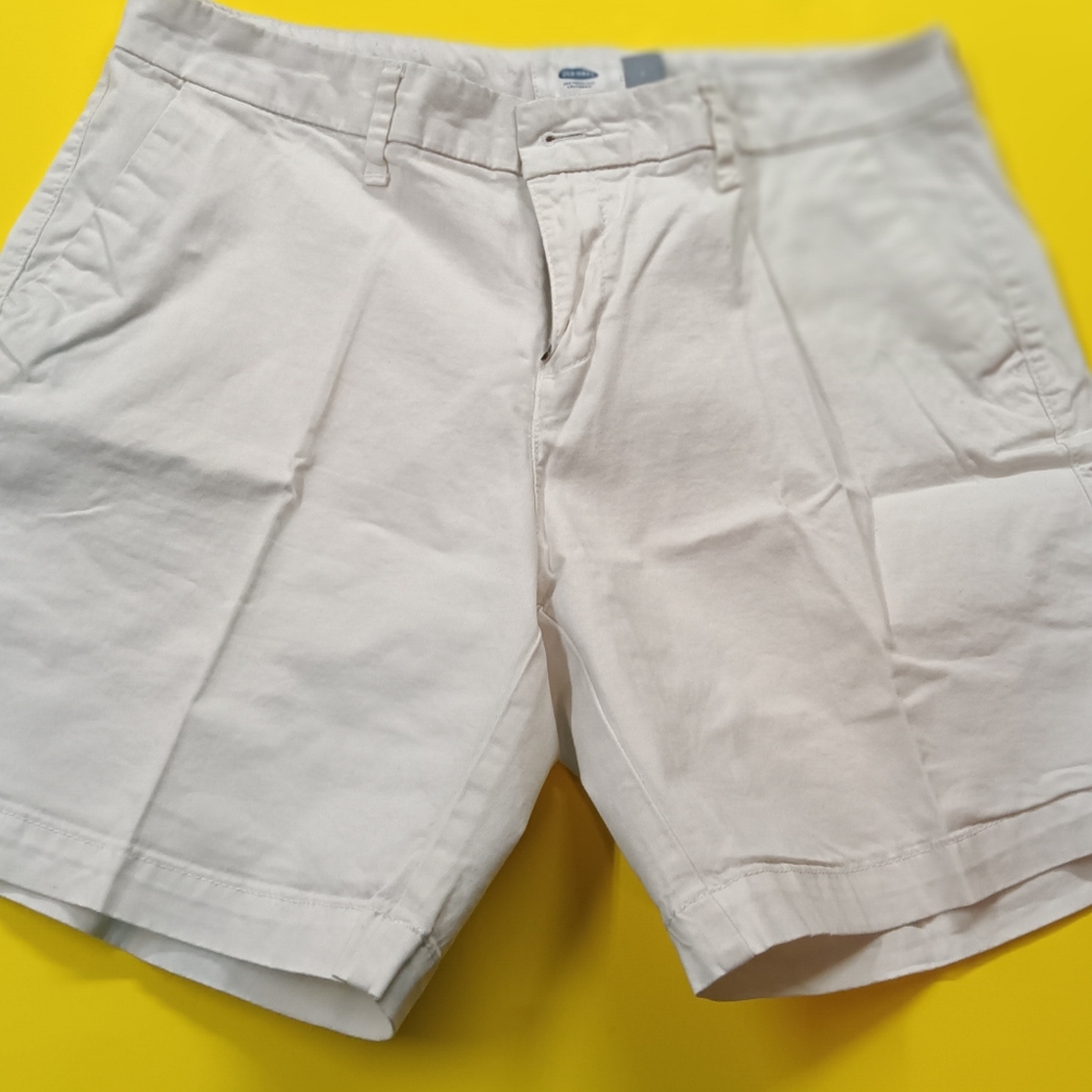 Old Navy white shorts size 6